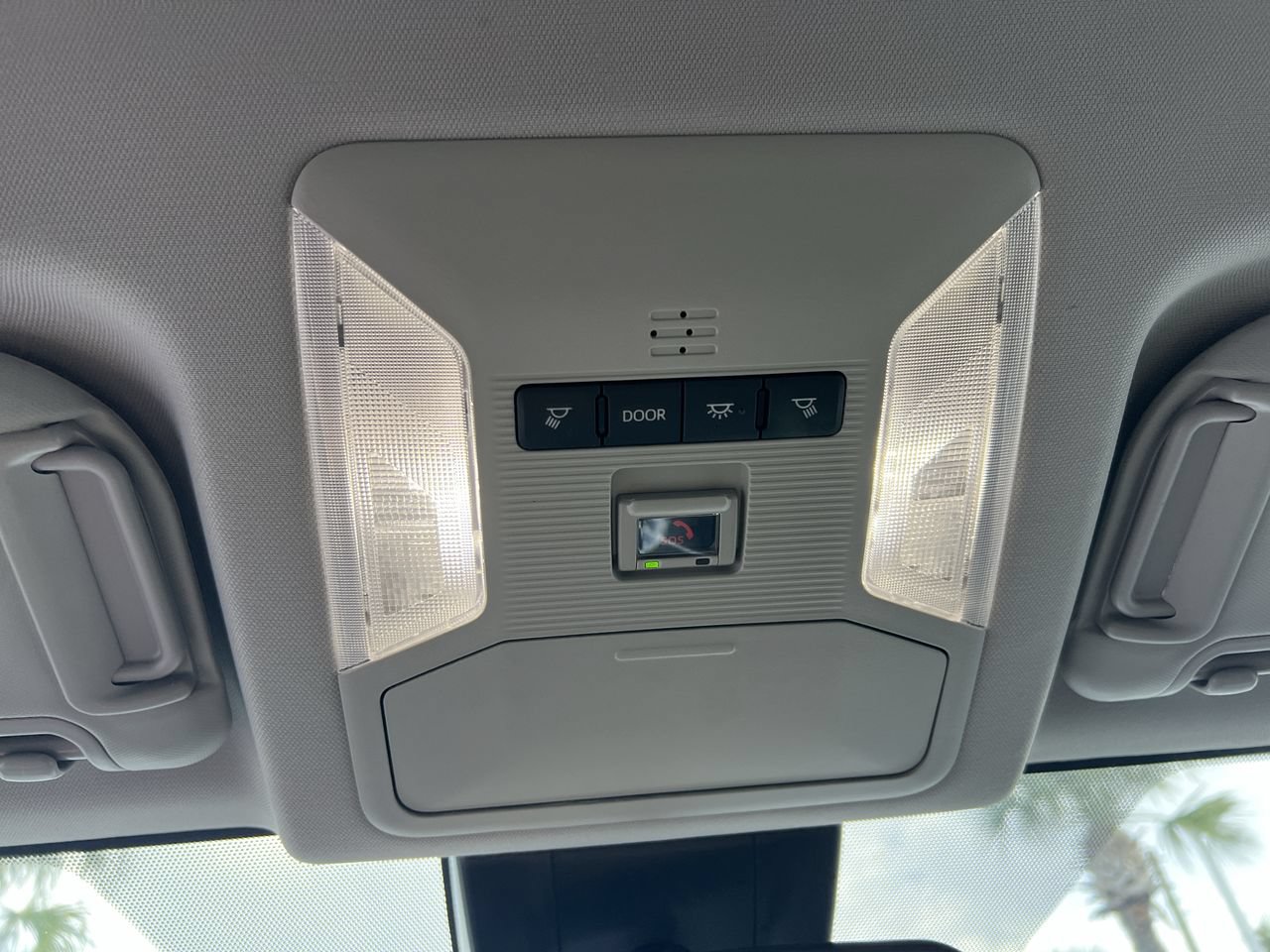Used 2025 Toyota RAV4 XLE AWD/4WD image 28