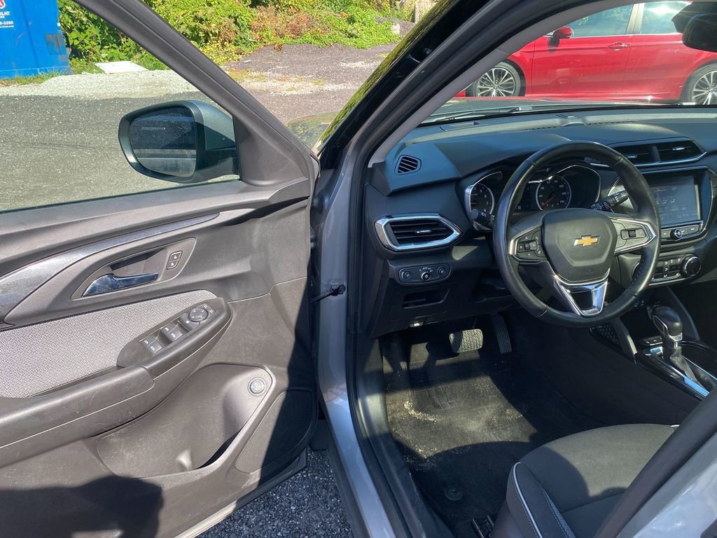 Used 2023 Chevrolet TrailBlazer LT w/ Sun and Liftgate Package image 10