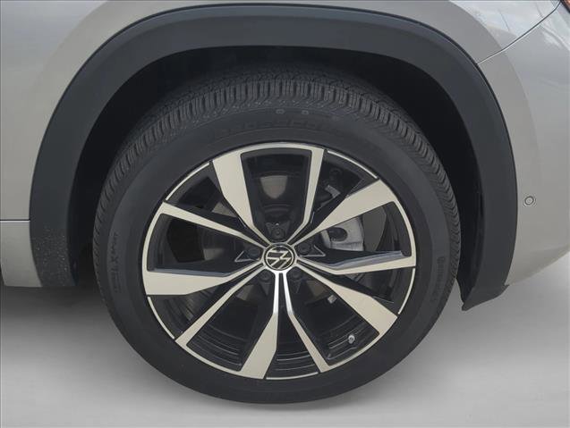 Used 2025 Volkswagen Atlas Cross Sport SEL Premium R-Line image 22