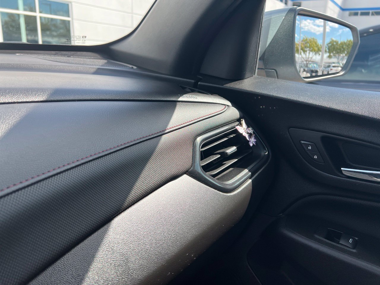 Used 2023 Chevrolet Equinox RS FWD image 14