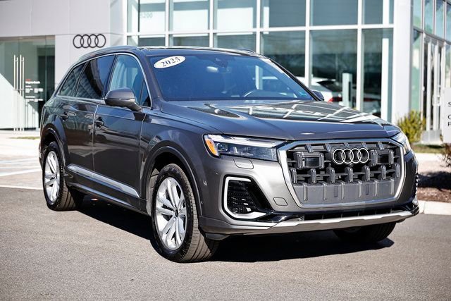 Used 2025 Audi Q7 3.0T Premium w/ Convenience Package image 2