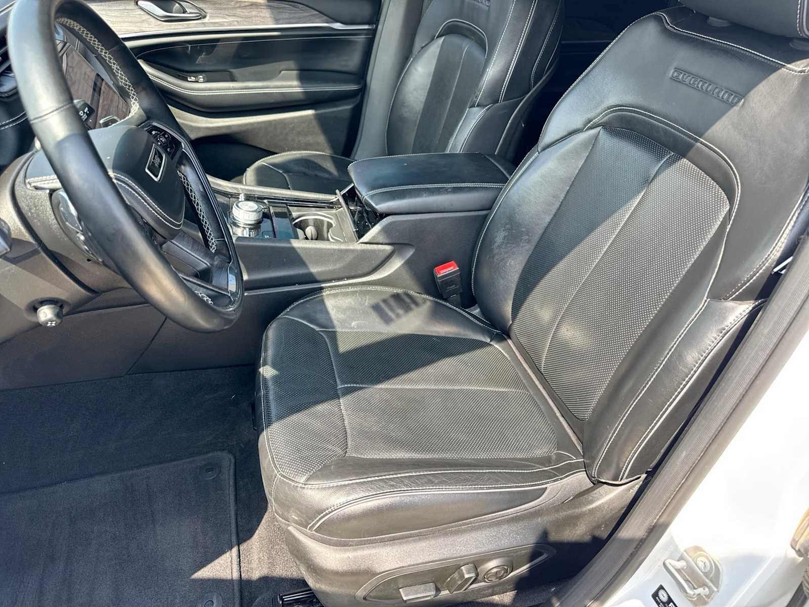 Used 2022 Jeep Grand Cherokee Overland AWD/4WD image 16