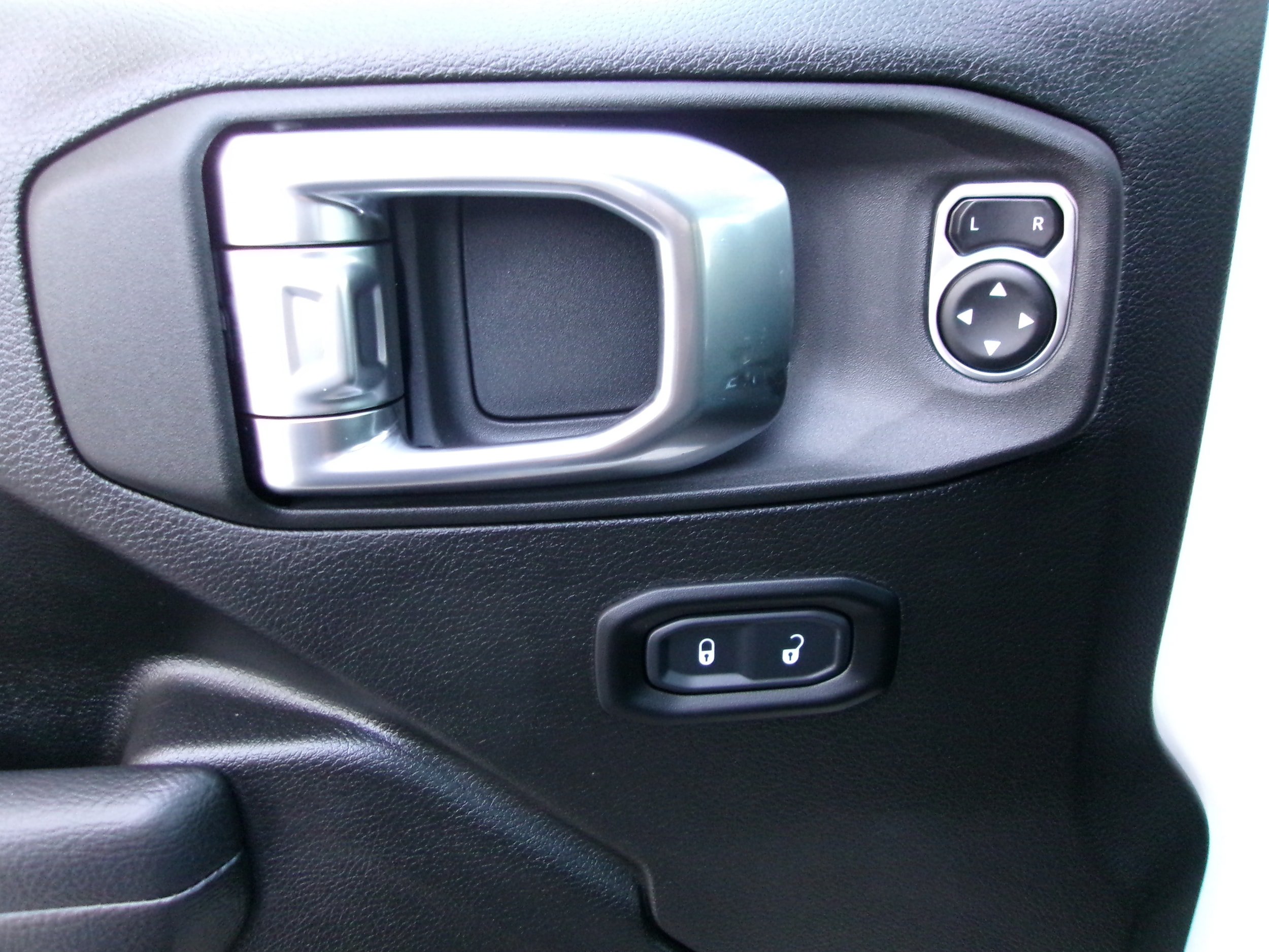 New 2025 Jeep Gladiator Sport AWD/4WD image 12