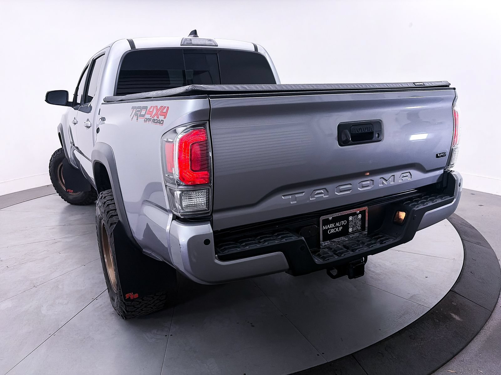 Used 2021 Toyota Tacoma TRD Off-Road w/ Technology Package AWD/4WD image 11