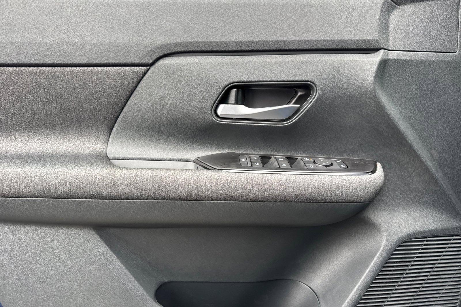 New 2026 Nissan Kicks SV w/ SV Premium Package image 8