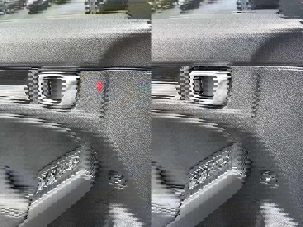 Used 2022 Honda Civic Touring image 17