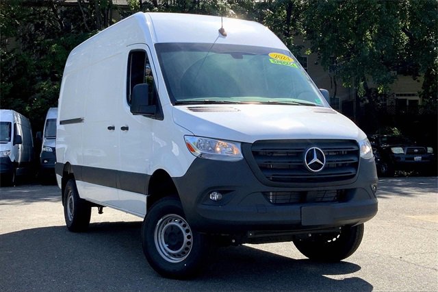 Used 2024 Mercedes-Benz Sprinter 2500 image 1