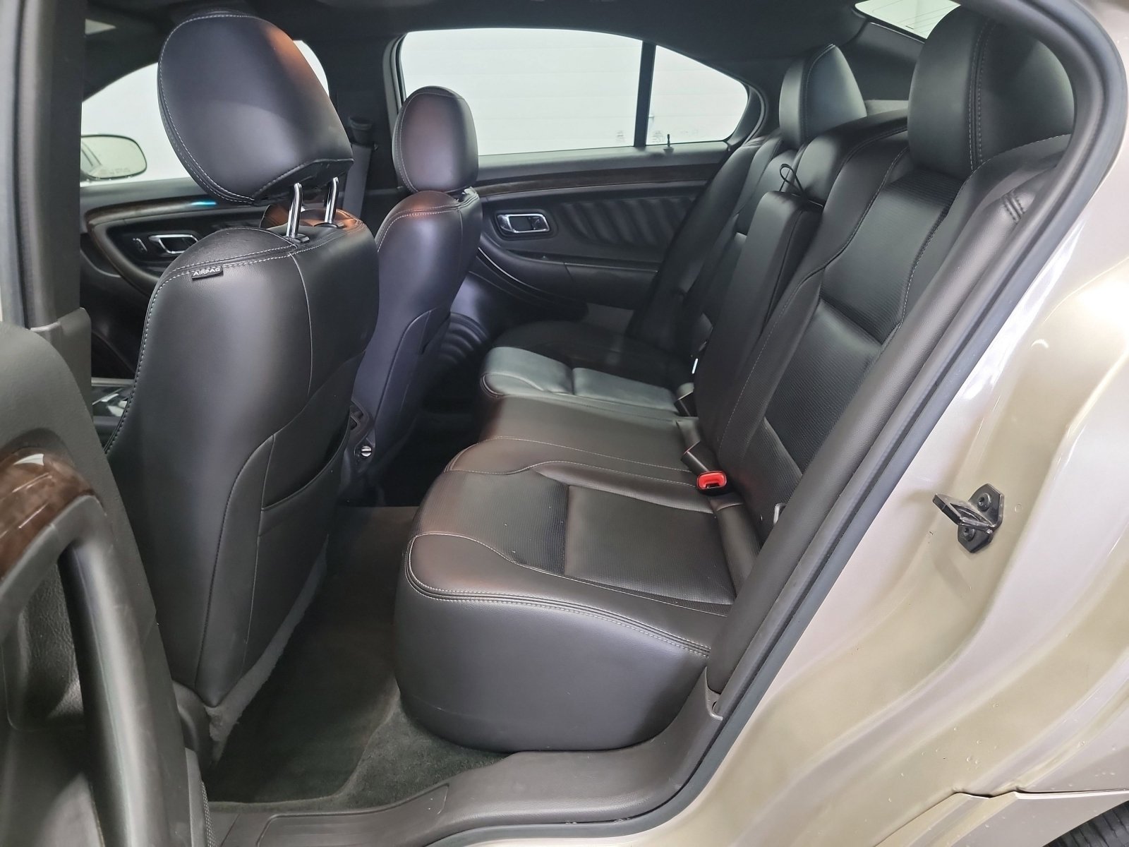 Used 2017 Ford Taurus Limited FWD image 28