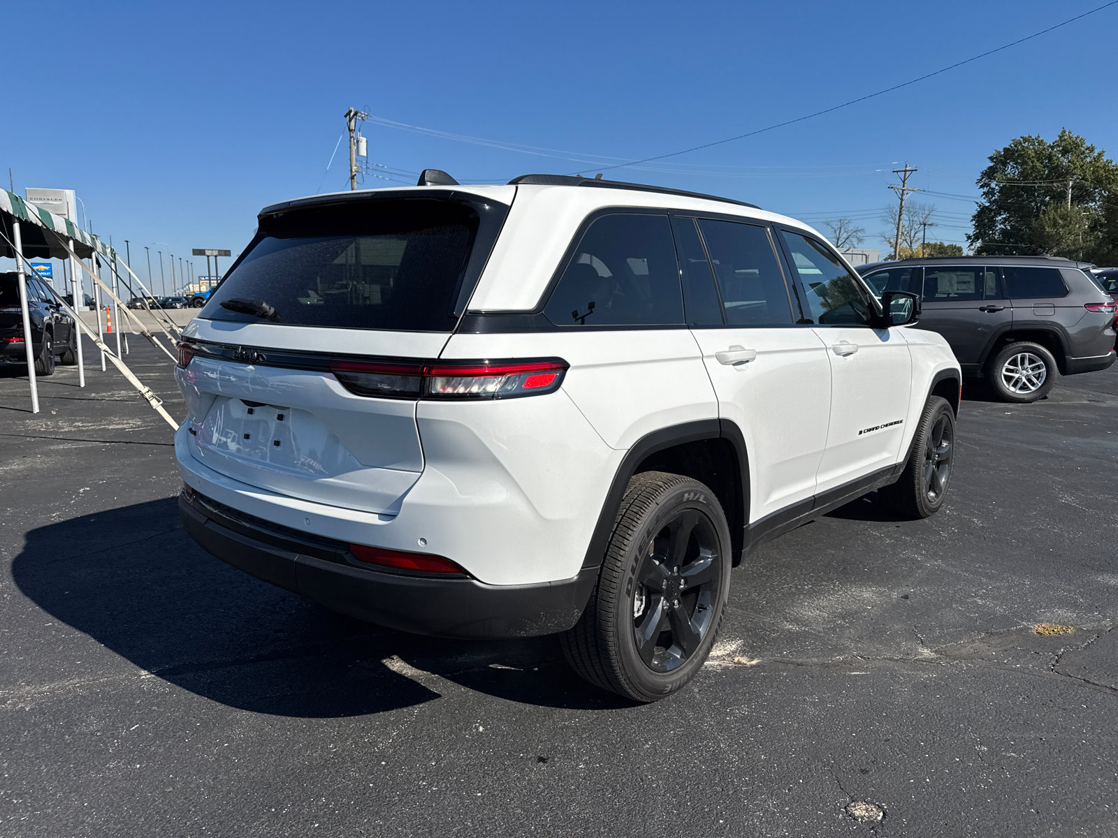 New 2025 Jeep Grand Cherokee Altitude AWD/4WD image 5