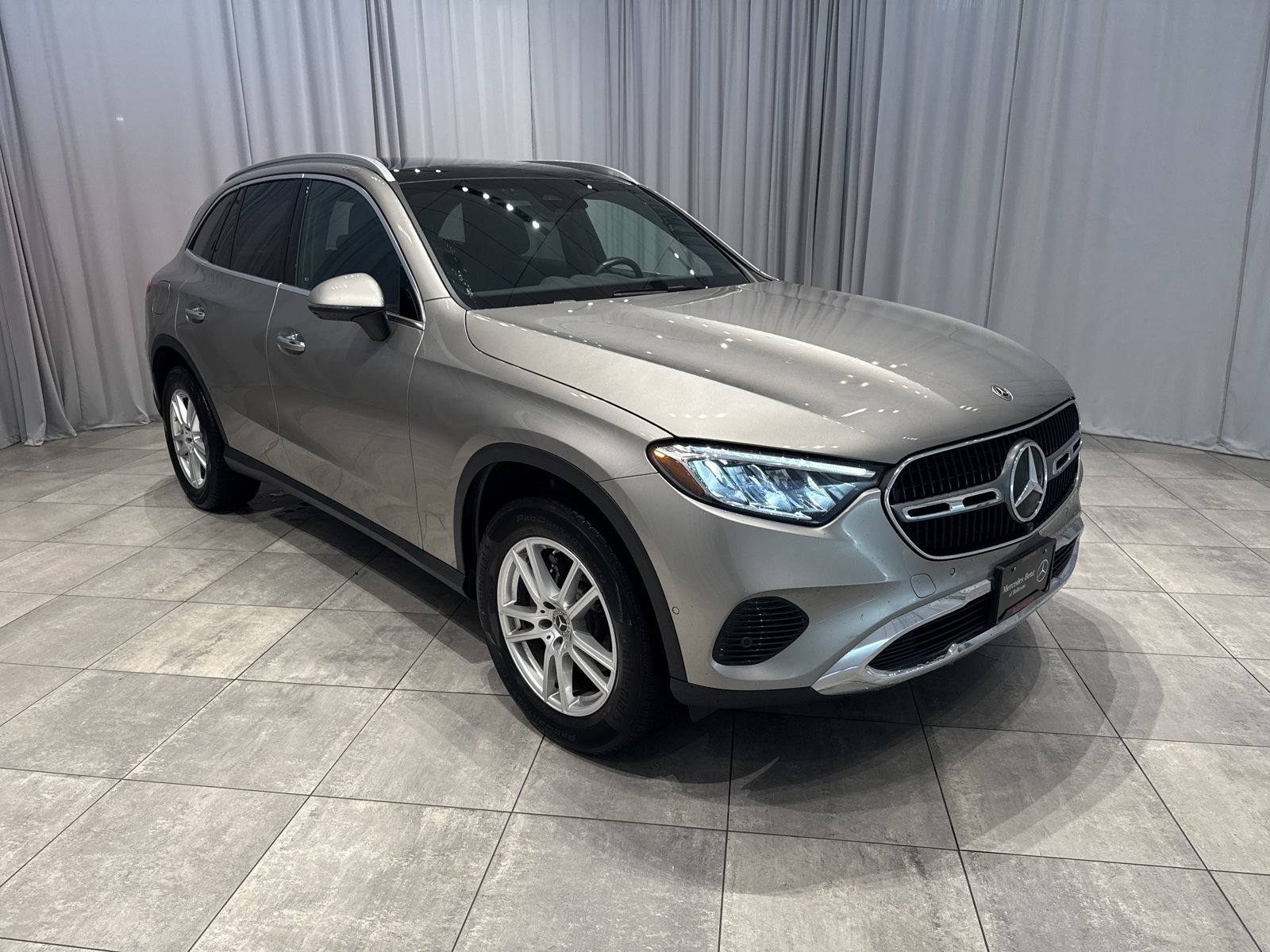 Used 2023 Mercedes-Benz GLC 300 4MATIC image 3