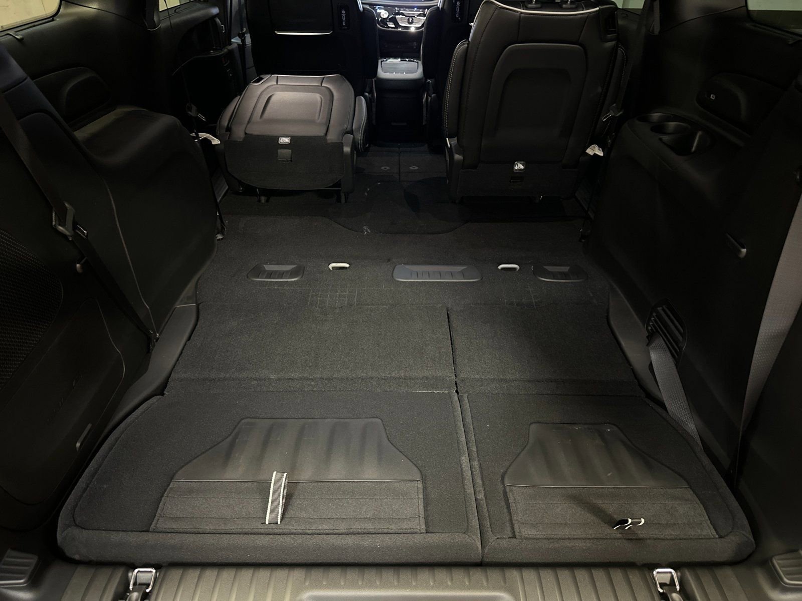 New 2026 Chrysler Pacifica Limited w/ Uconnect Theater Family Group image 16