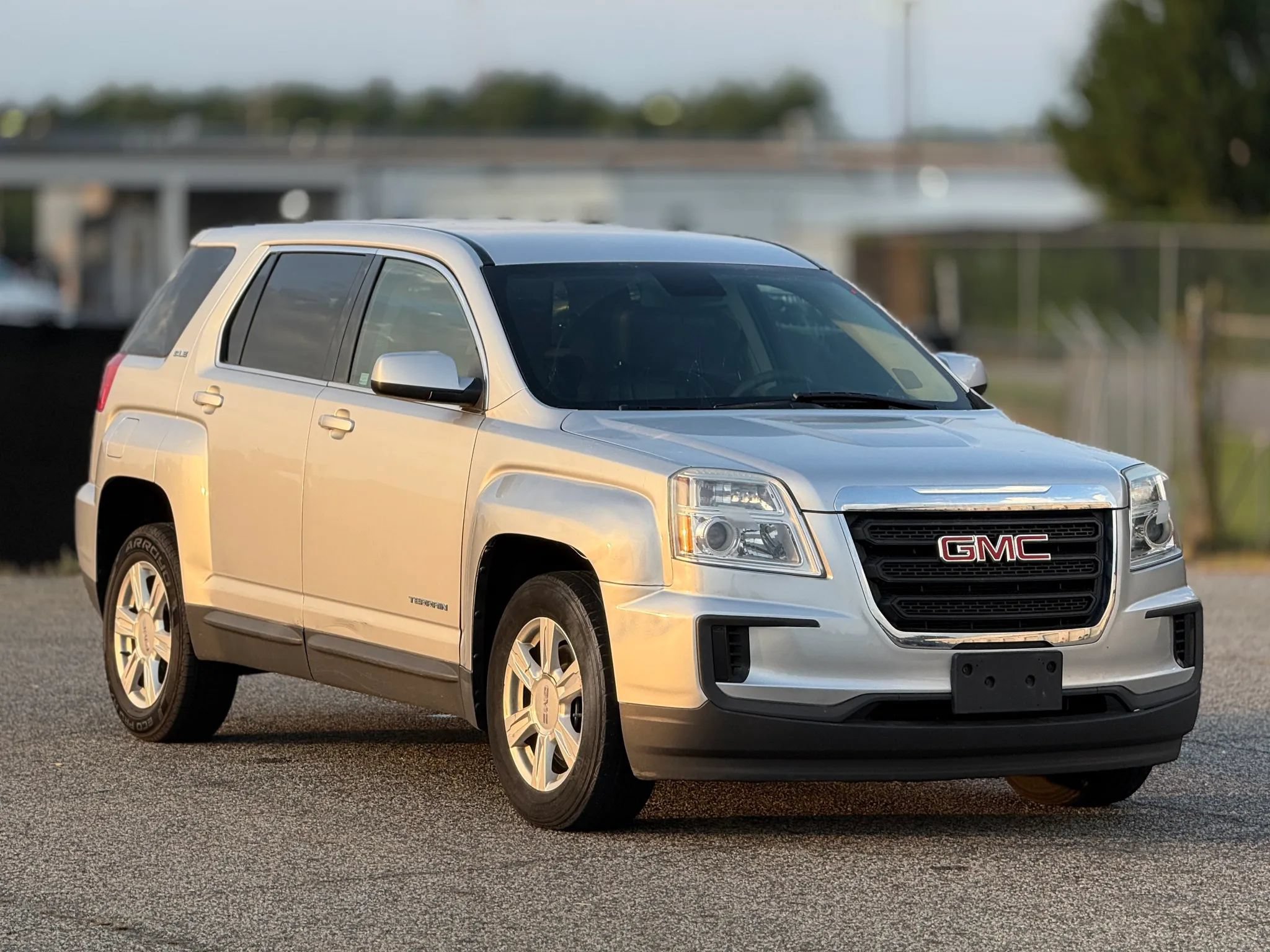 Used 2016 GMC Terrain SLE AWD/4WD image 1