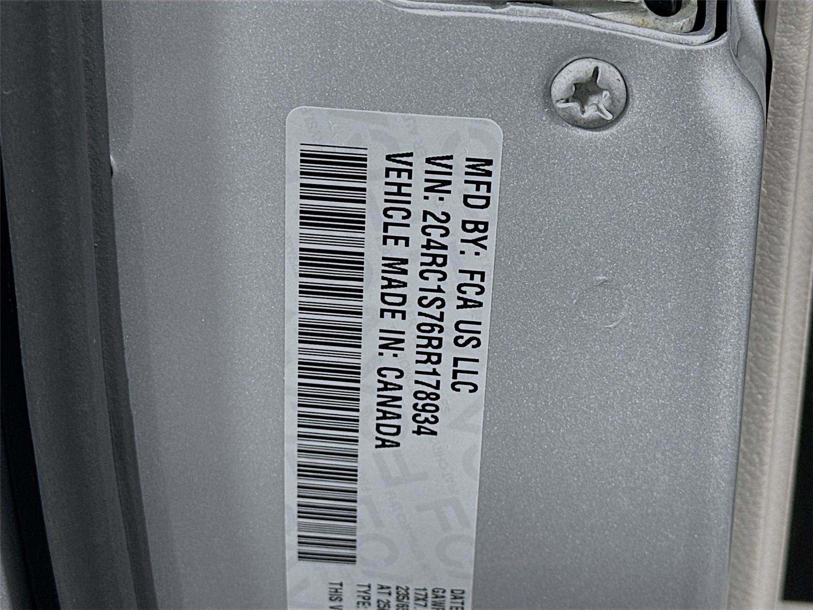 Used 2024 Chrysler Pacifica Select image 23