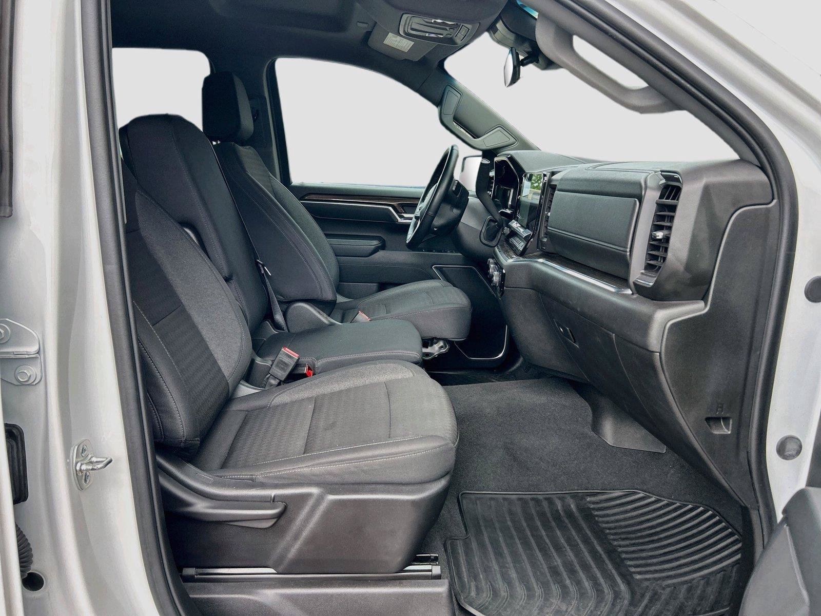 Used 2025 Chevrolet Silverado 1500 LT AWD/4WD image 15