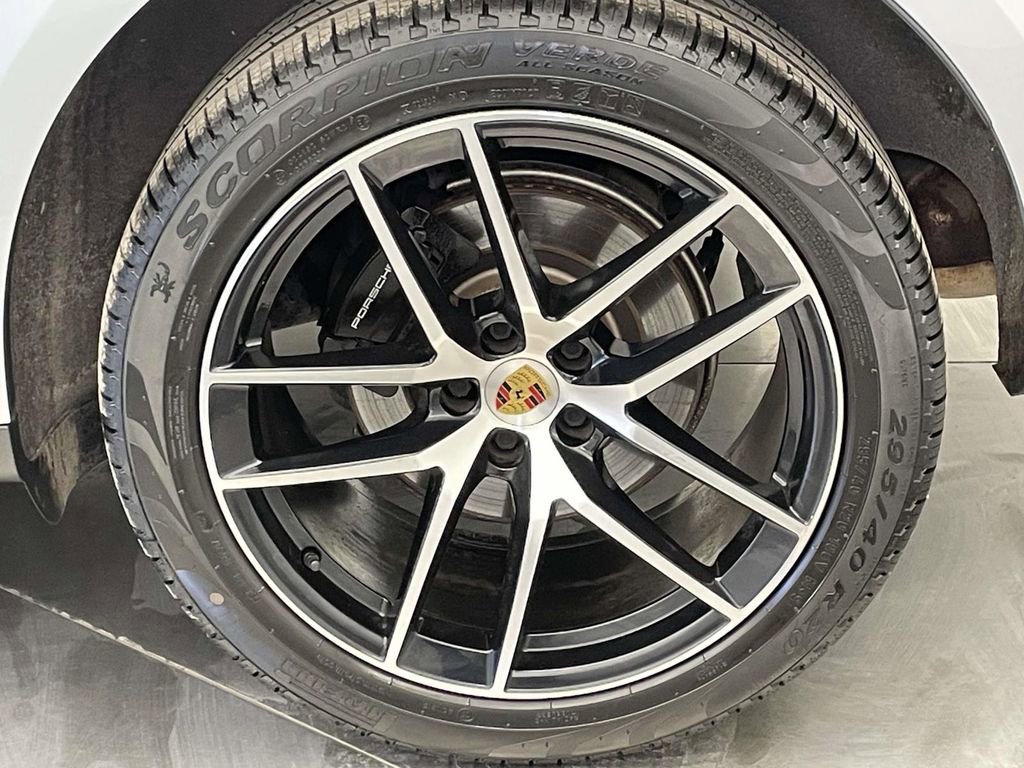 Certified 2022 Porsche Macan image 12