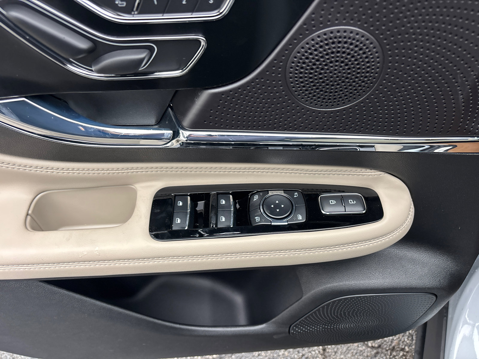 New 2026 Lincoln Corsair Premiere image 13