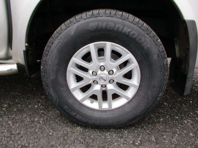 Used 2014 Nissan Frontier SV w/ SV Value Truck Package AWD/4WD image 15
