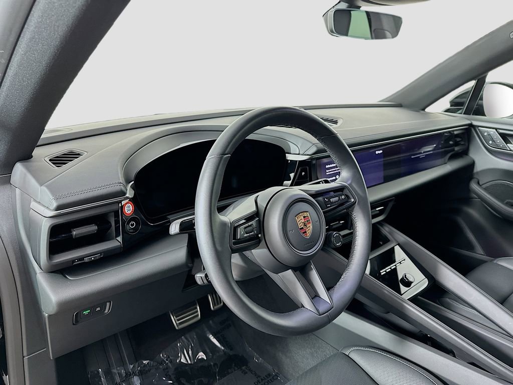 Used 2025 Porsche Macan 4S Electric image 4