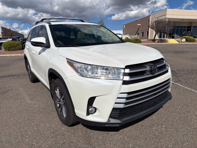 Used 2019 Toyota Highlander XLE w/ Carpet Mat Package (TMS) AWD/4WD image 3