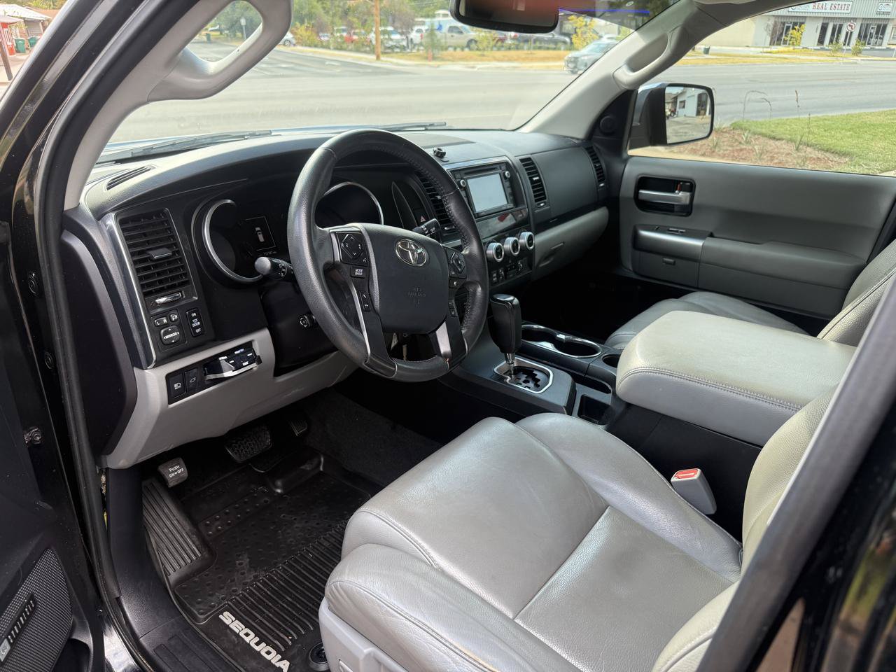 Used 2018 Toyota Sequoia Limited w/ Safety & Convenience Package AWD/4WD image 2