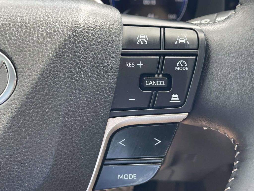 Used 2025 Toyota Crown Limited w/ Advanced Technology Package AWD/4WD image 23