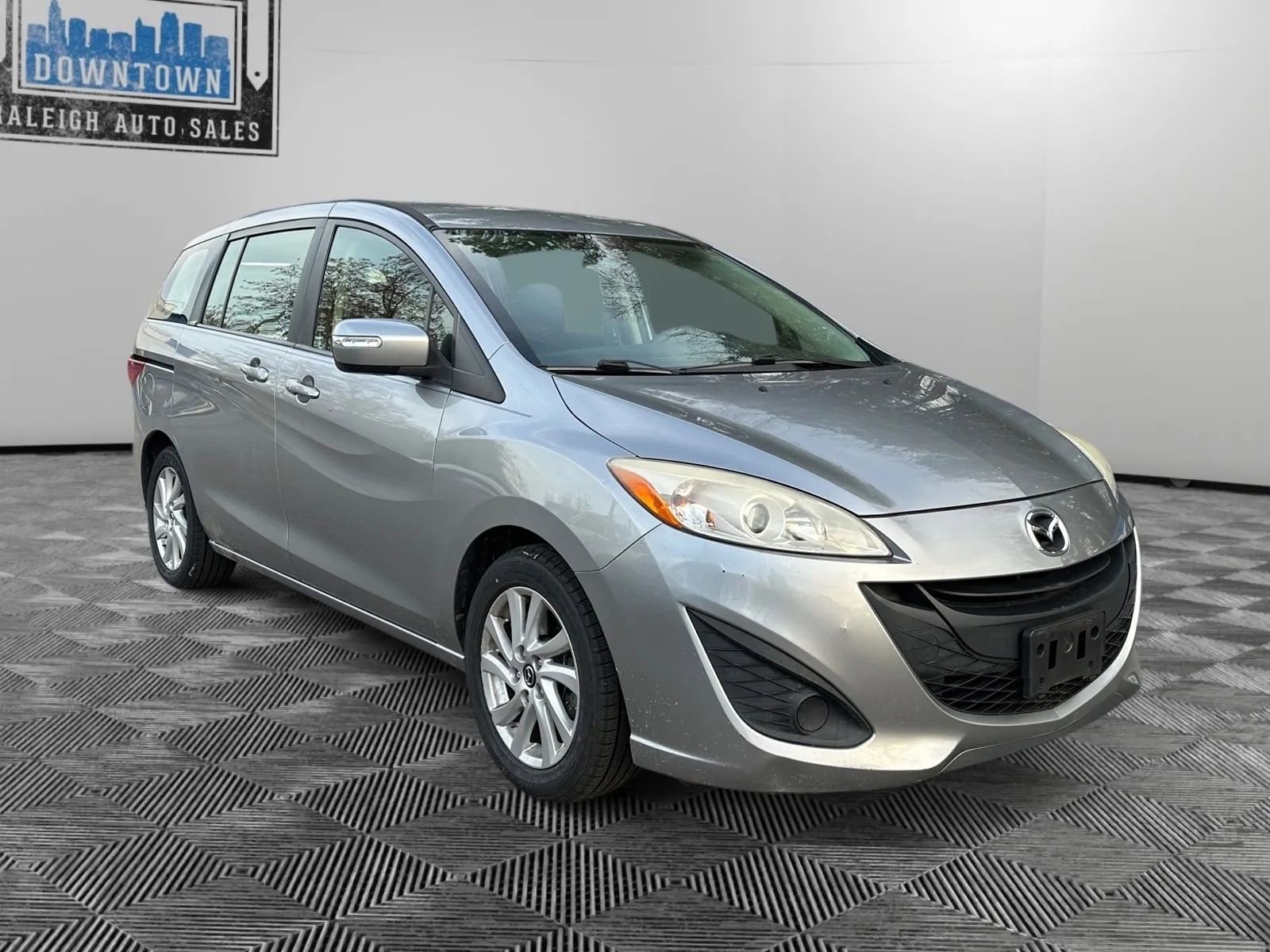 Used 2014 MAZDA MAZDA5 Sport image 2