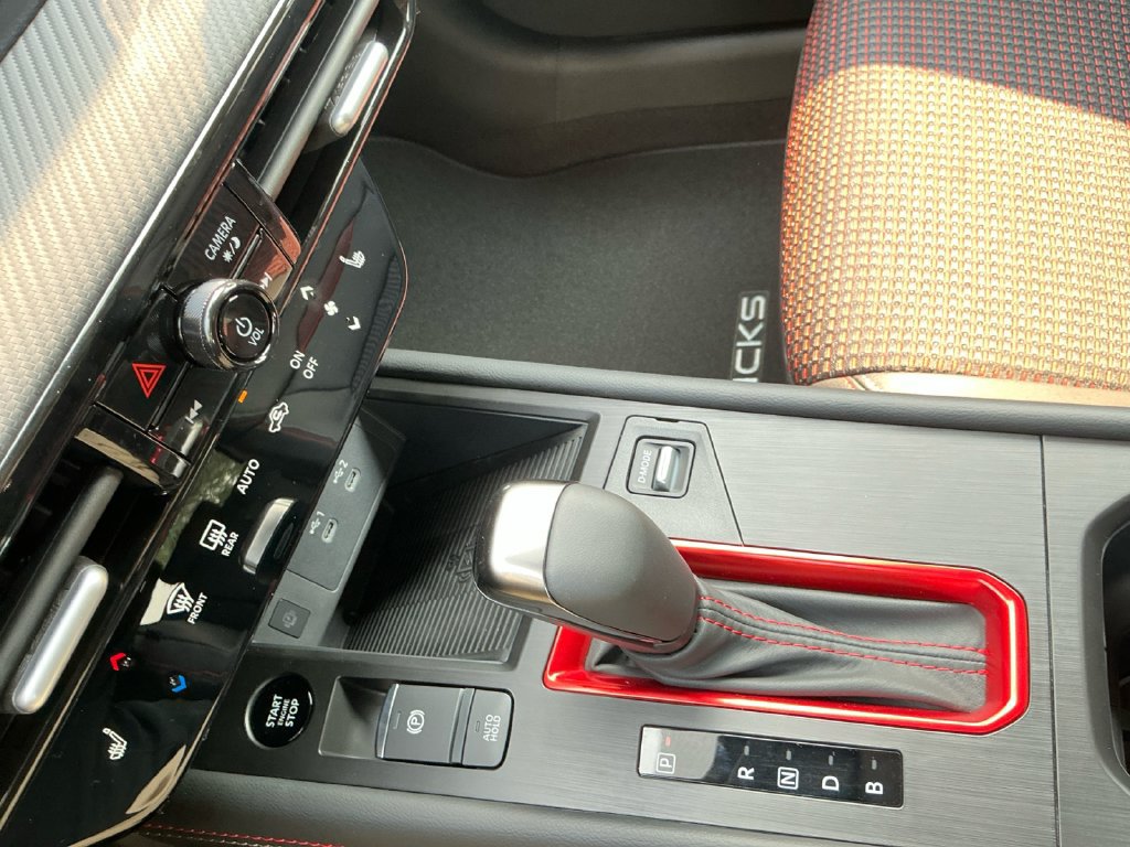 New 2026 Nissan Kicks SR w/ SR Premium Package FWD image 28