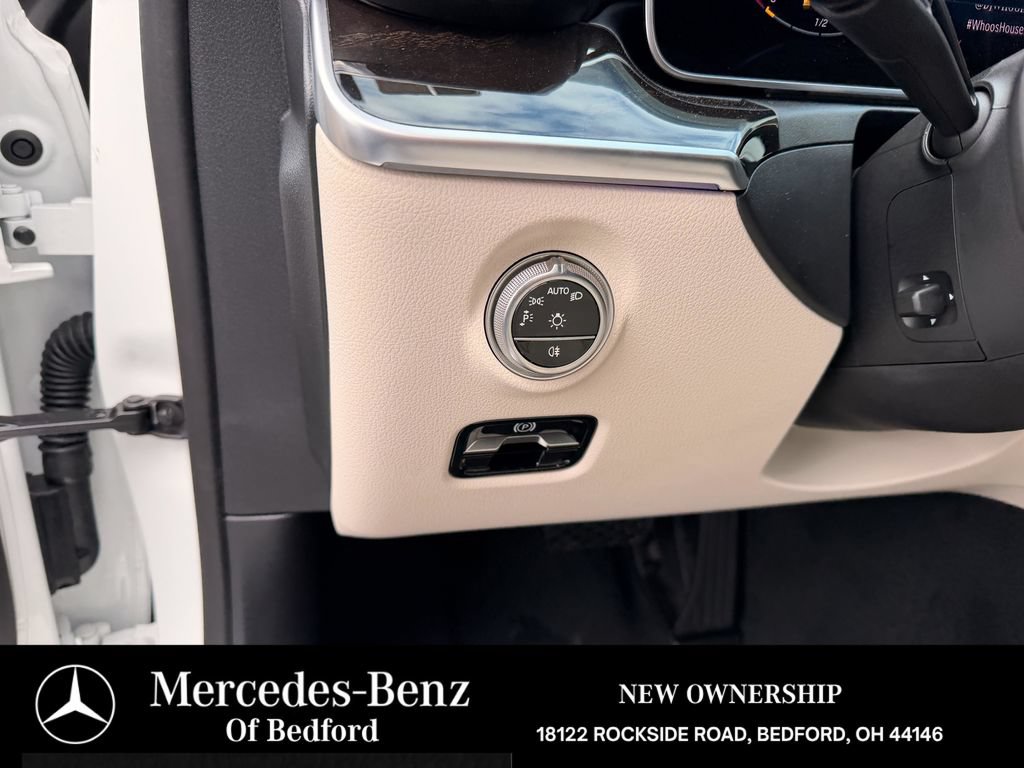 New 2026 Mercedes-Benz C 300 4MATIC Sedan image 9
