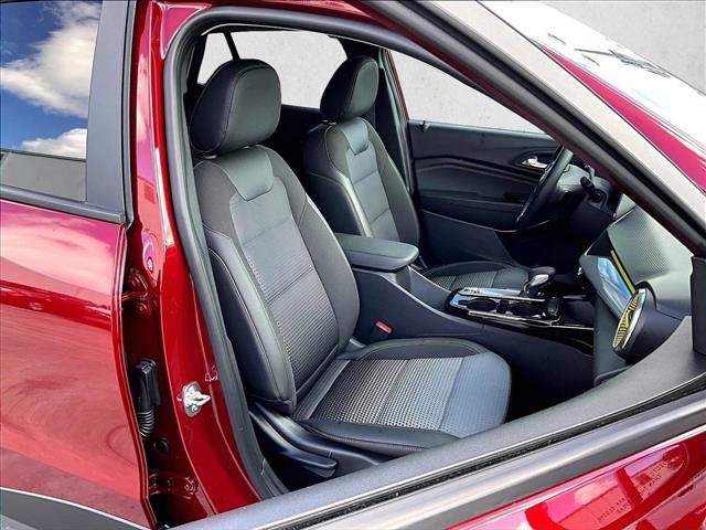 Certified 2025 Chevrolet Trax LT w/ Driver Confidence Package image 9