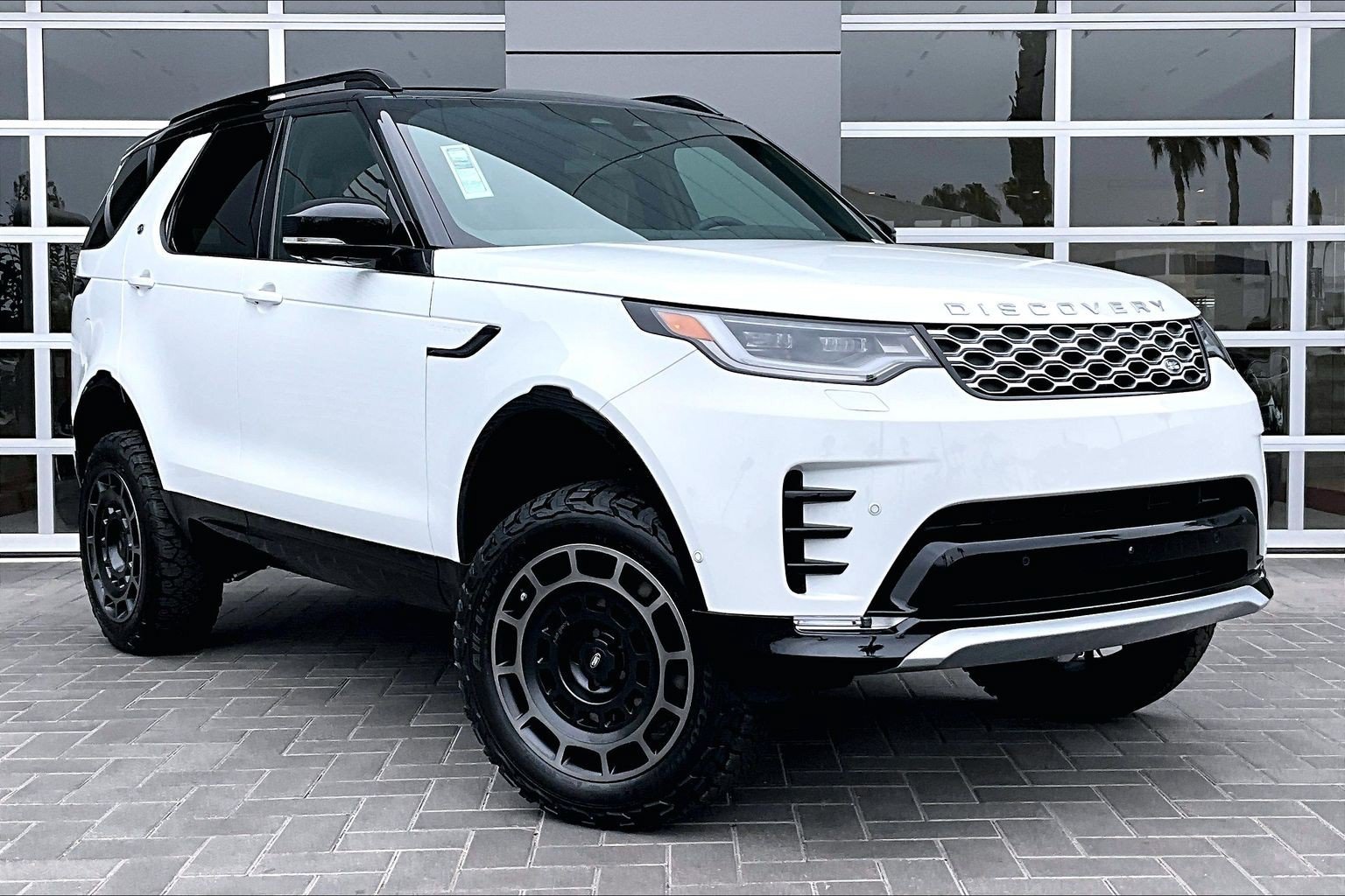 New 2026 Land Rover Discovery Limited Edition AWD/4WD image 2