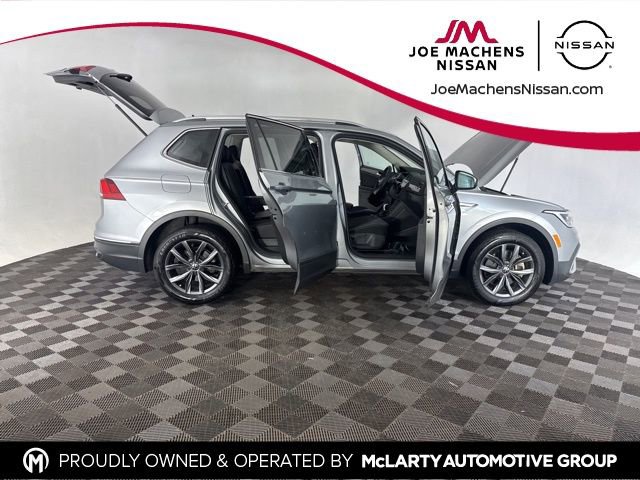 Used 2023 Volkswagen Tiguan SE image 13