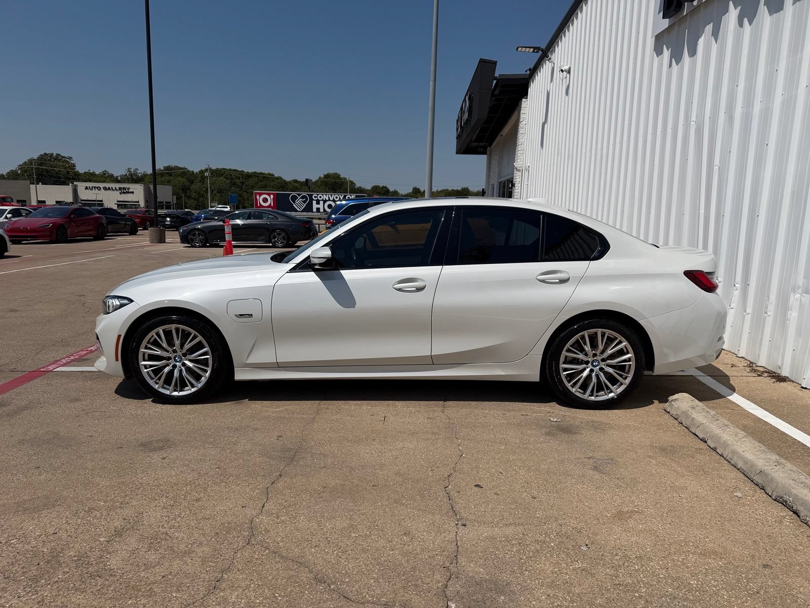 Used 2023 BMW 330e w/ Driving Assistance Package RWD image 3