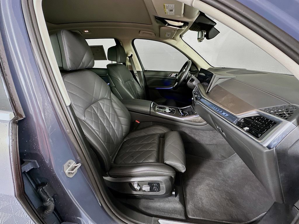 Used 2024 BMW X7 xDrive40i w/ Executive Package image 37