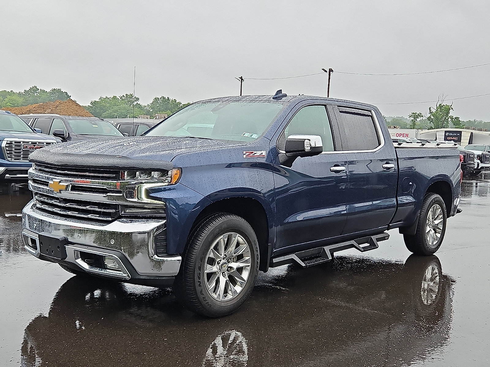 Certified 2021 Chevrolet Silverado 1500 LTZ w/ LTZ Premium Package AWD/4WD image 3