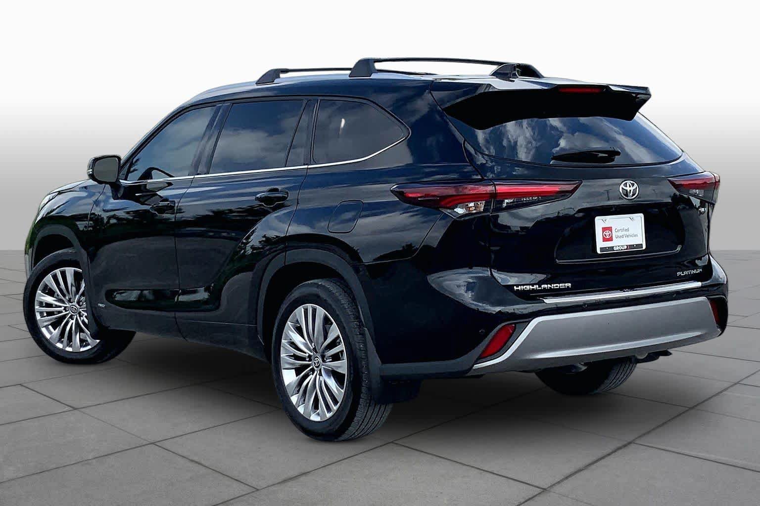 Certified 2026 Toyota Highlander Platinum AWD/4WD image 12