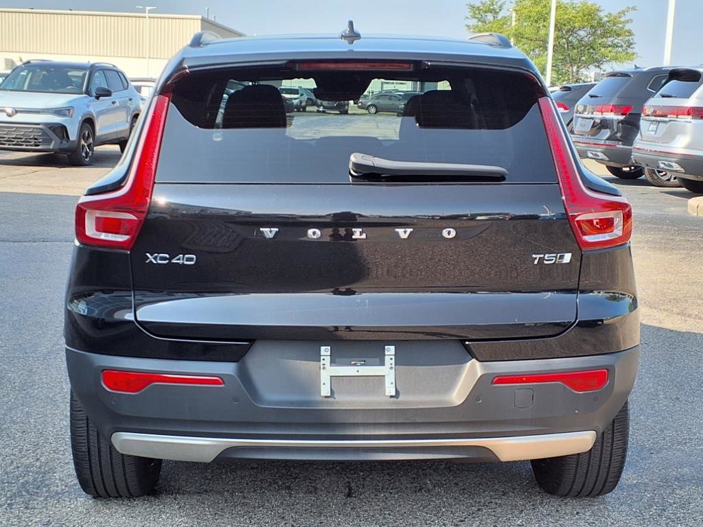 Used 2022 Volvo XC40 T5 R-Design w/ Advanced Package image 5