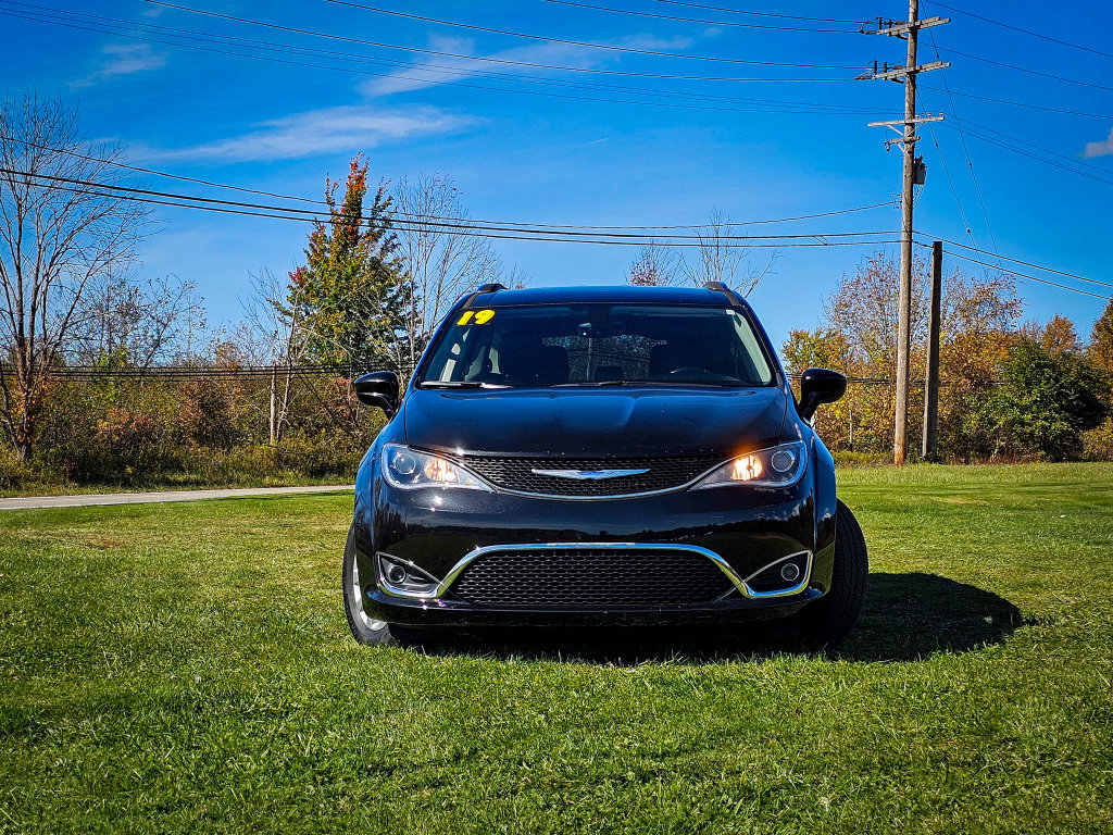 Used 2019 Chrysler Pacifica Touring-L FWD image 8
