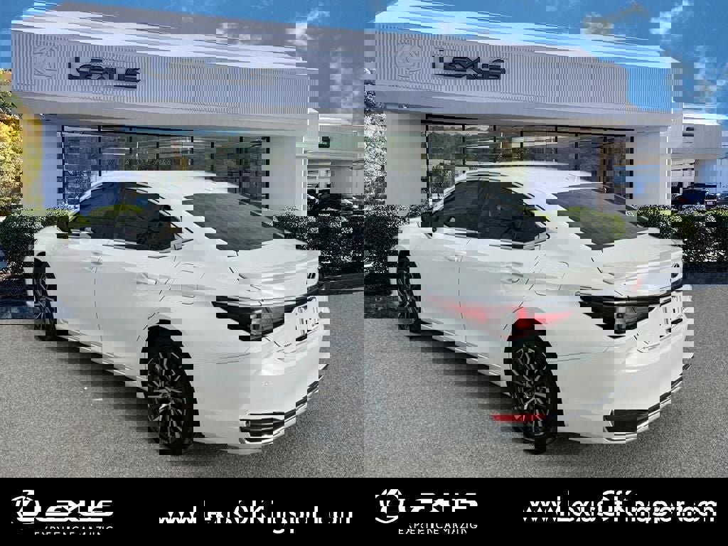 Used 2024 Lexus ES 300h w/ Premium Package image 3