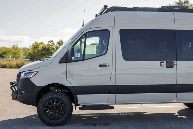 Used 2025 Mercedes-Benz Sprinter 2500 image 4