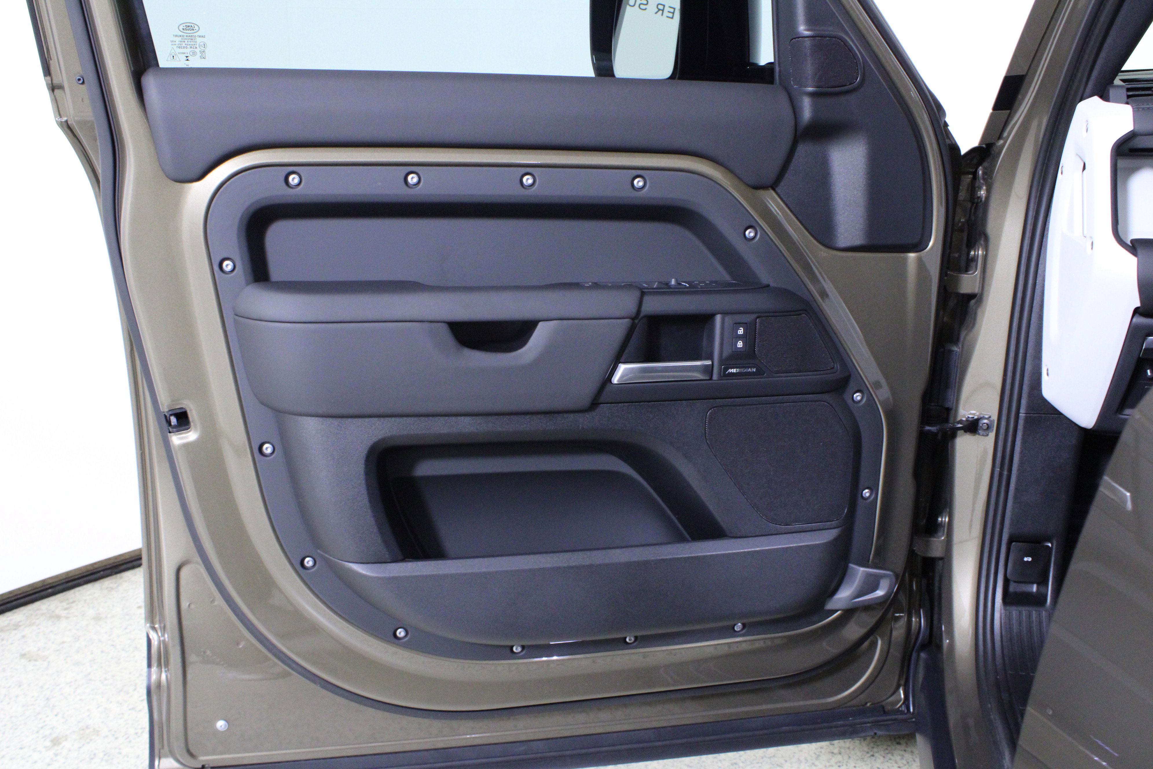 Used 2025 Land Rover Defender 110 S AWD/4WD image 18