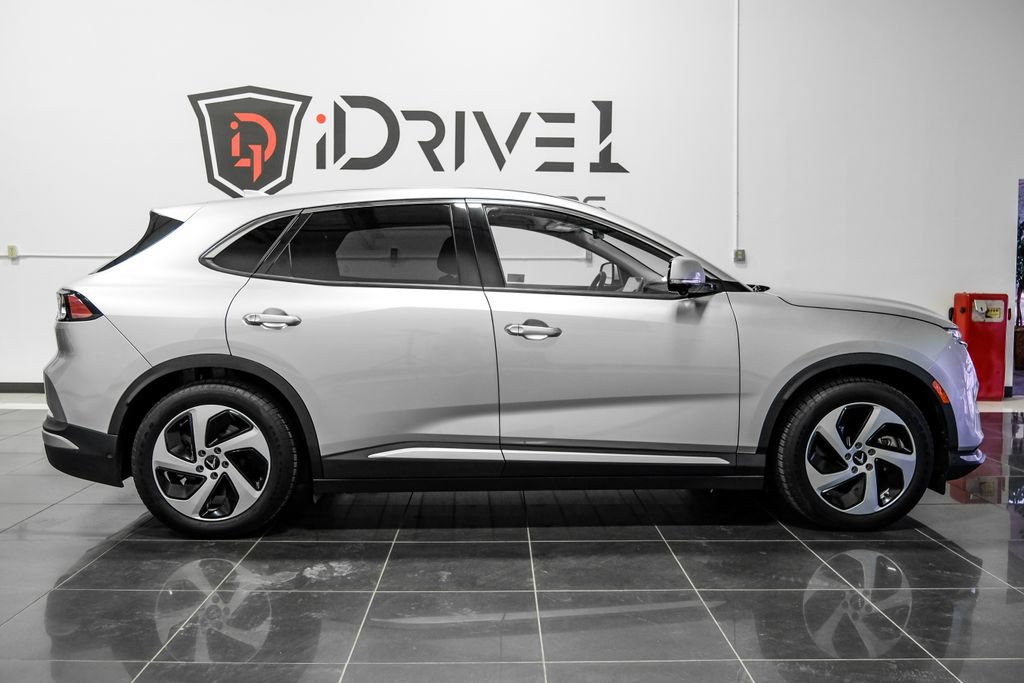 Used 2023 VinFast VF 8 Eco AWD/4WD image 7