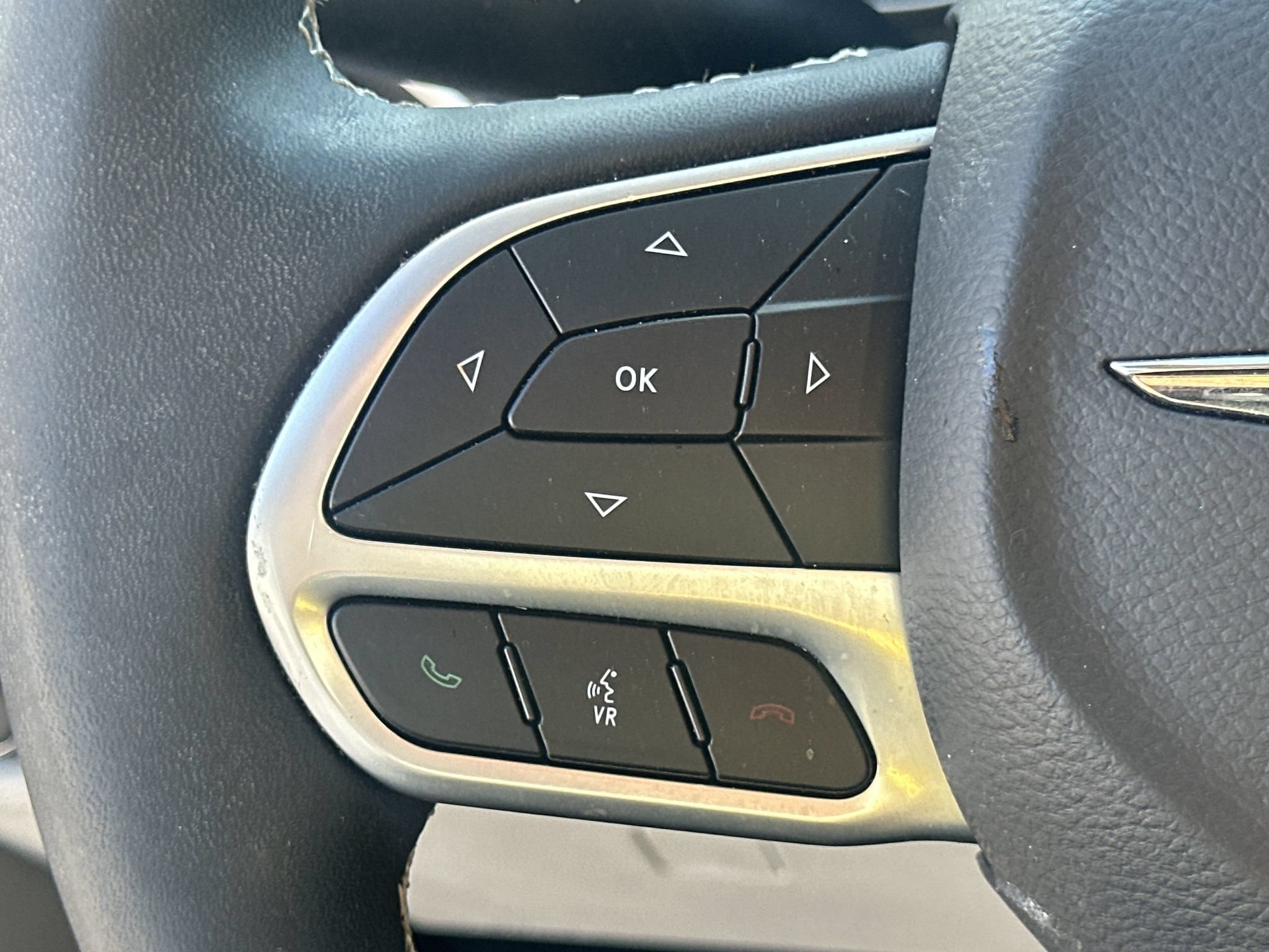 Used 2023 Chrysler Pacifica Touring-L FWD image 23