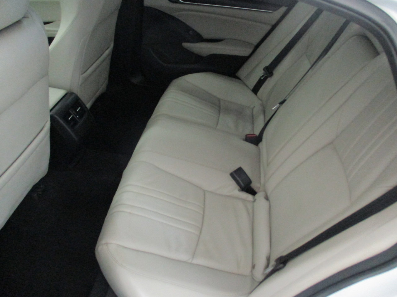 Used 2018 Honda Accord EX-L image 11