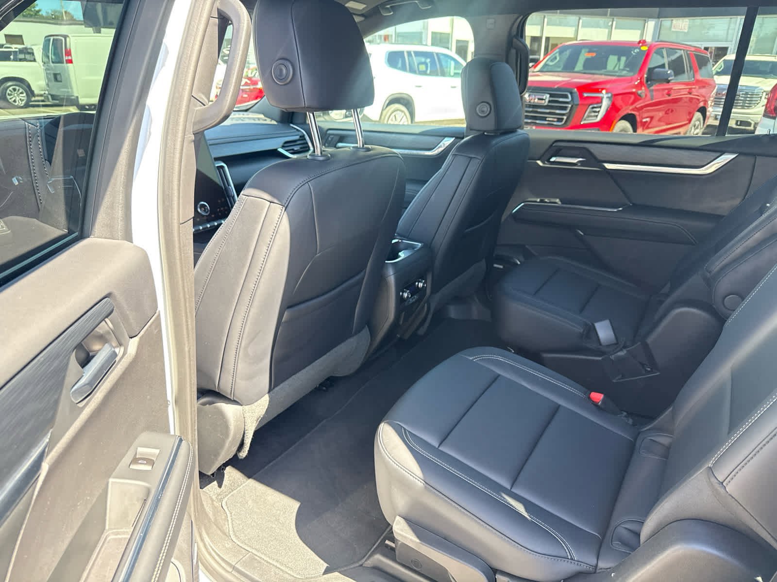 Used 2026 GMC Acadia Elevation w/ Elevation Premium Package AWD/4WD image 22