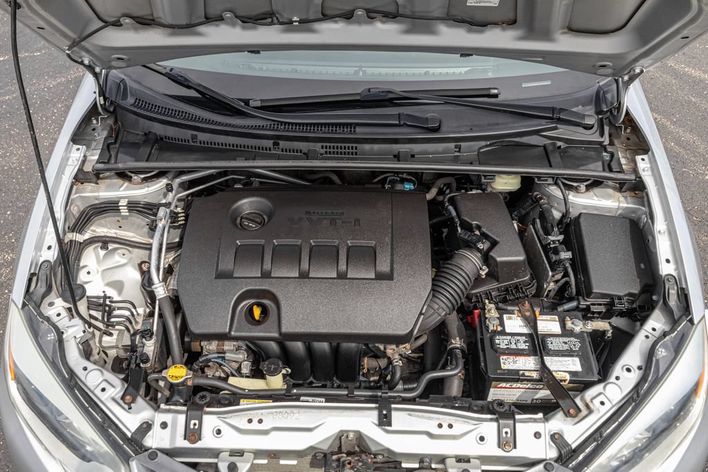 Used 2015 Toyota Corolla LE FWD image 35