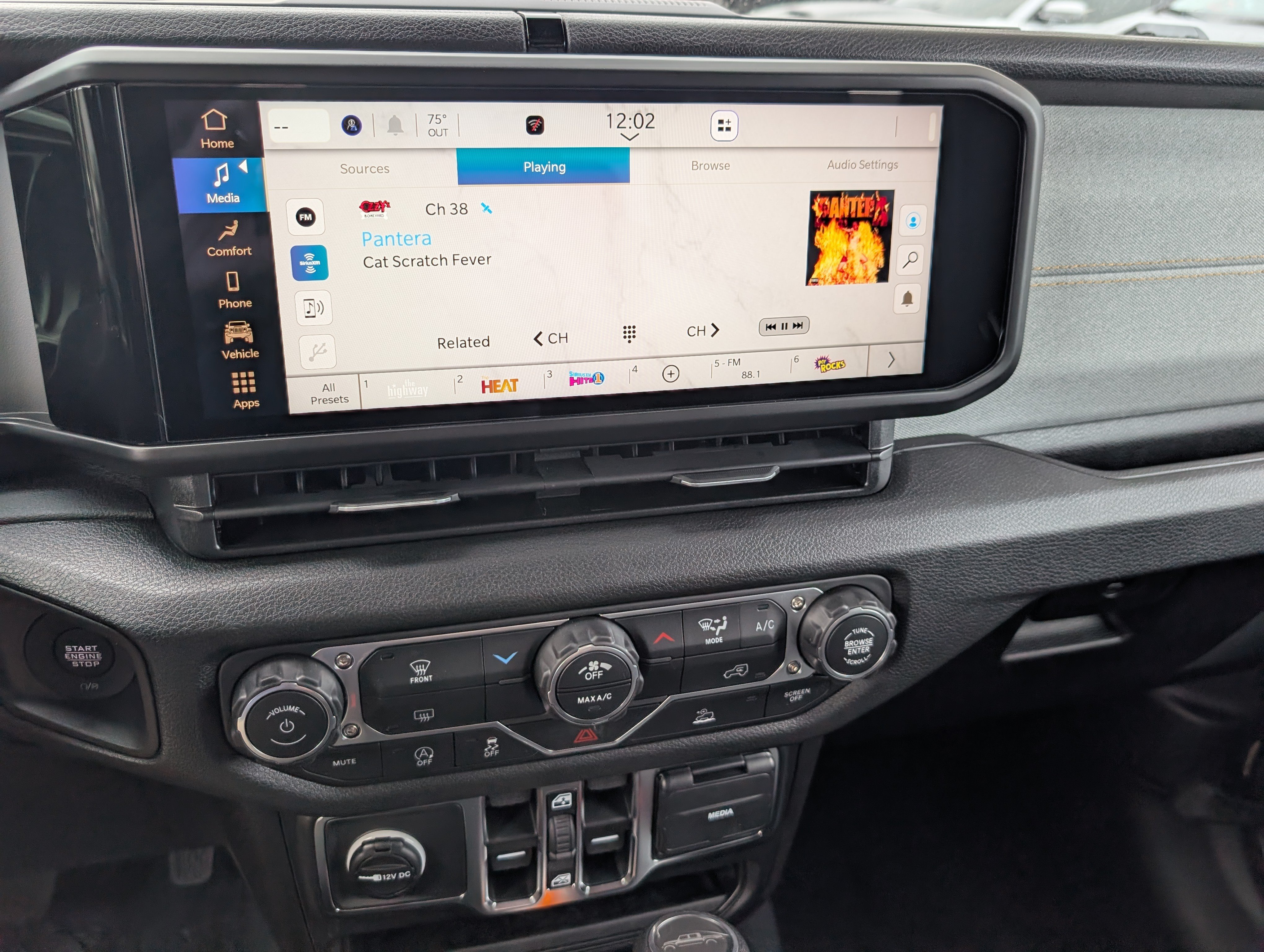 New 2026 Jeep Gladiator Sport AWD/4WD image 23