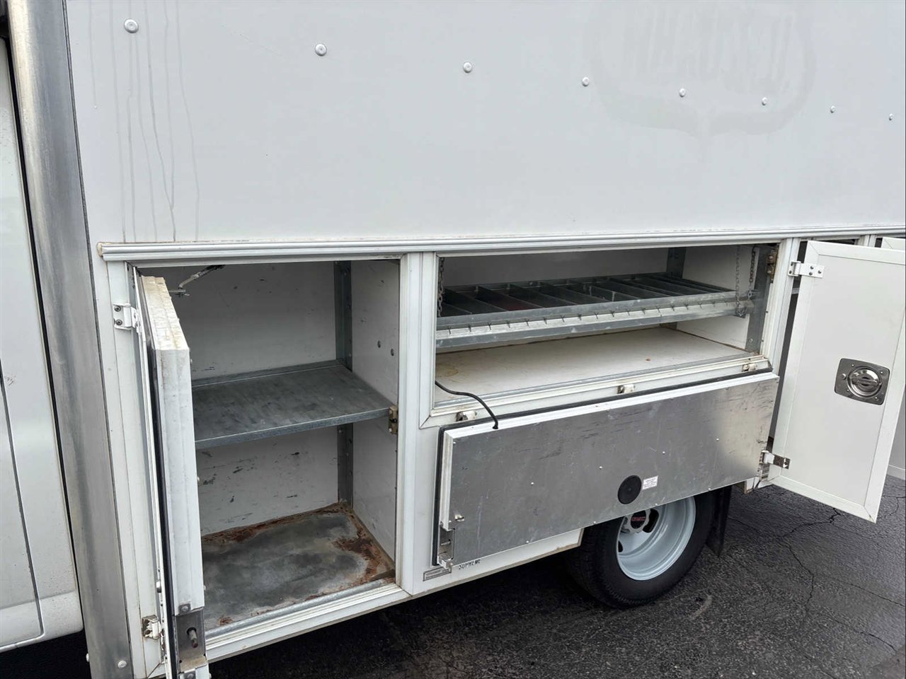 Used 2017 GMC Savana 3500 image 10