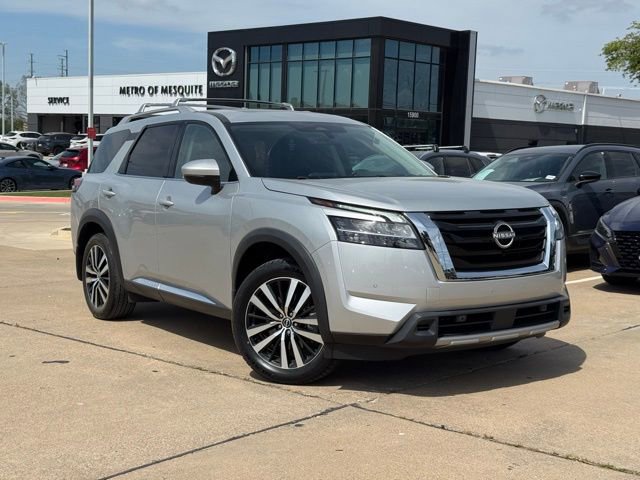Used 2024 Nissan Pathfinder Platinum video 1