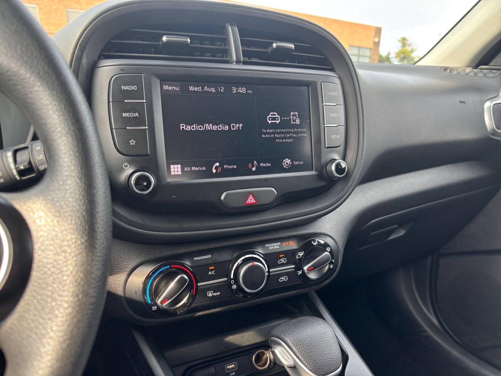 Used 2025 Kia Soul LX w/ LX Technology Package FWD image 16