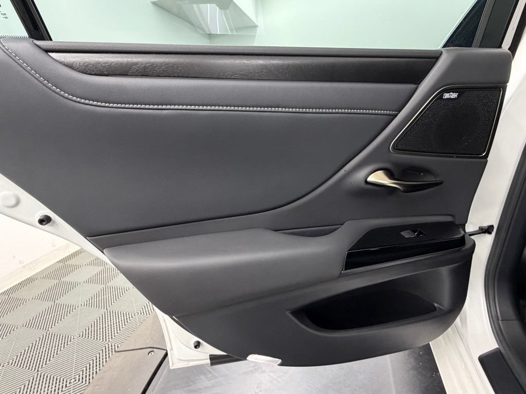 Used 2025 Lexus ES 300h w/ Luxury Package FWD image 41